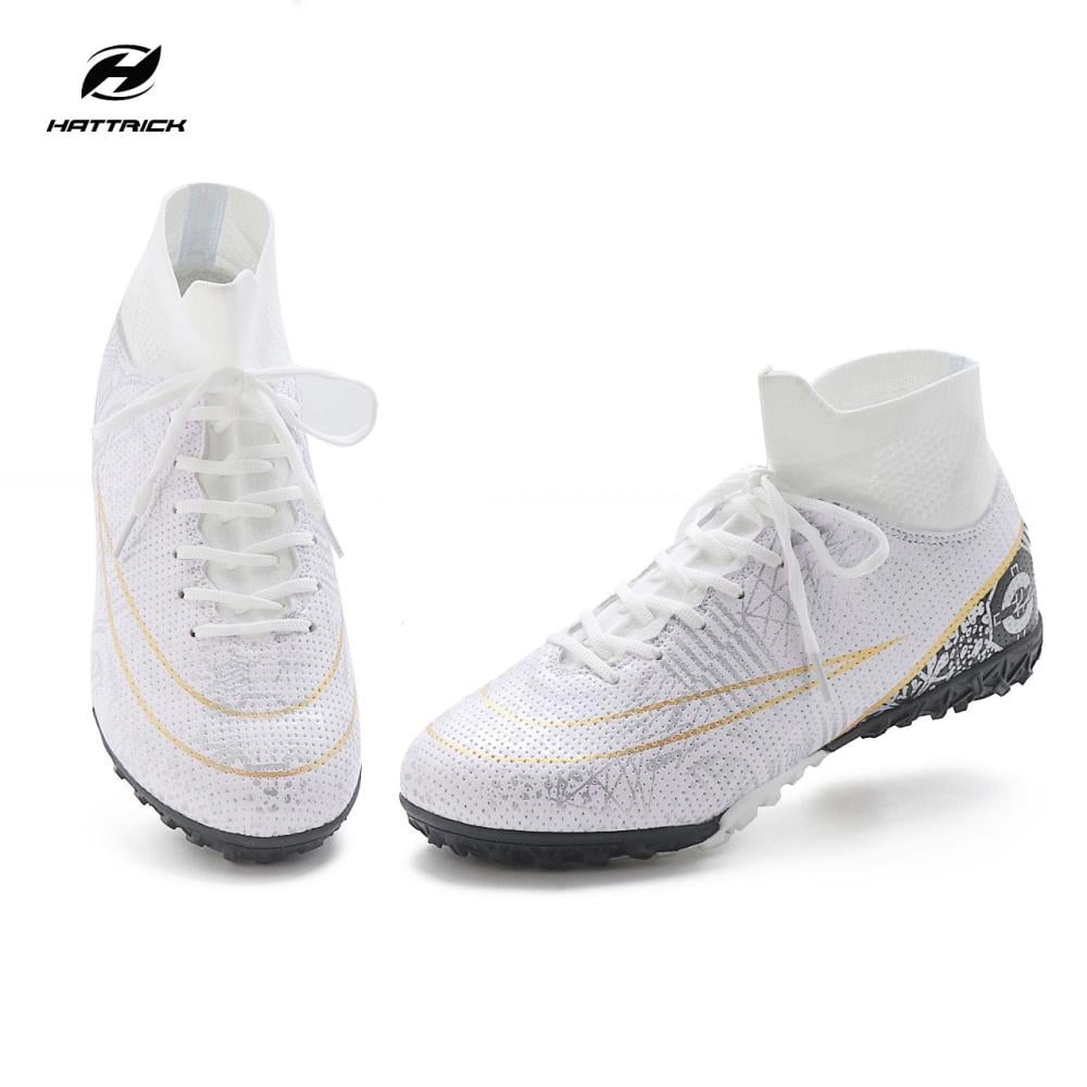 حذاء كورة قدم شبابي أبيض هاتريك