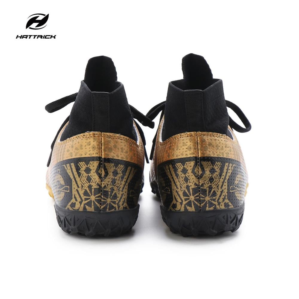 جزمة كرة قدم هاتريك الذهبية مع الأسود