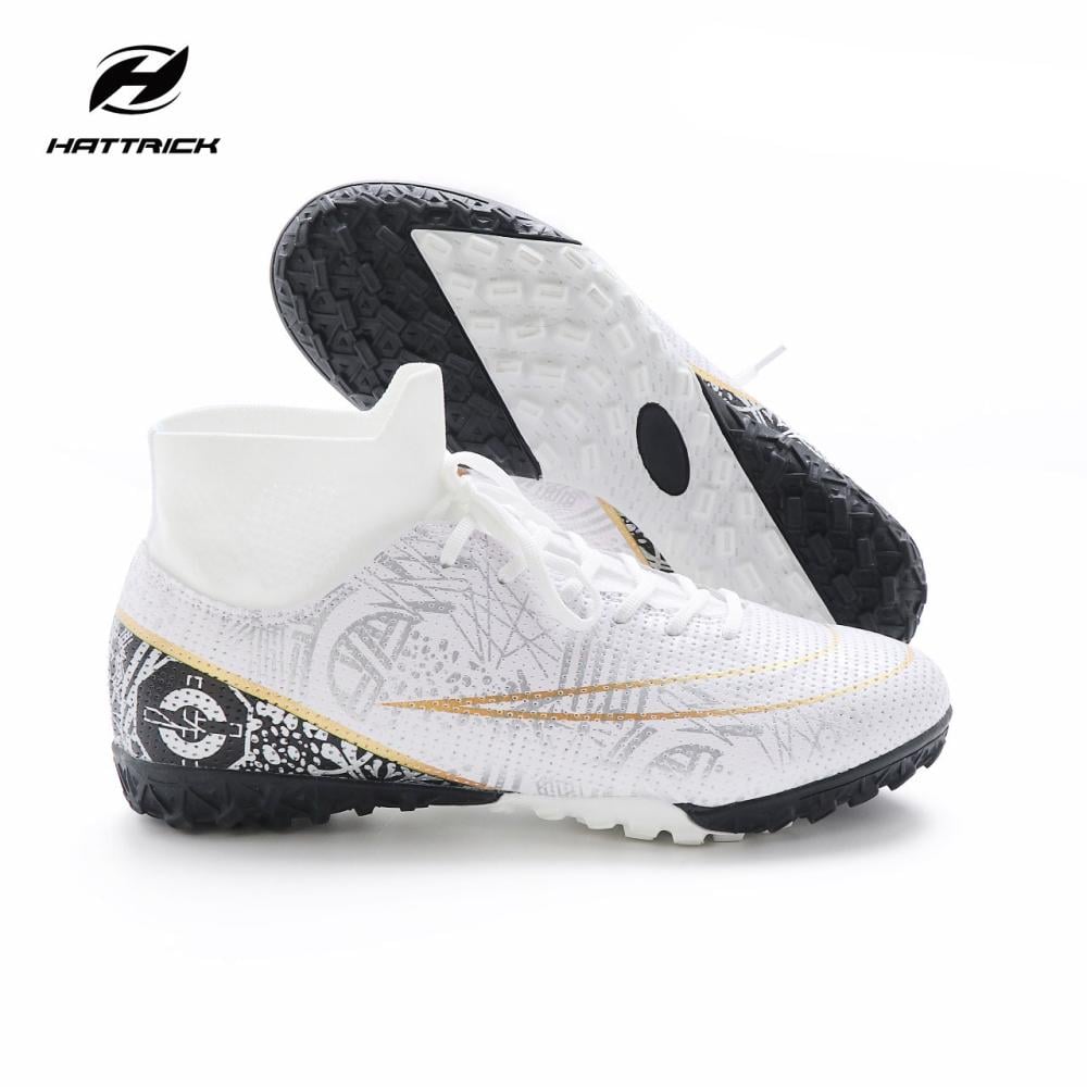 حذاء كورة قدم شبابي أبيض هاتريك