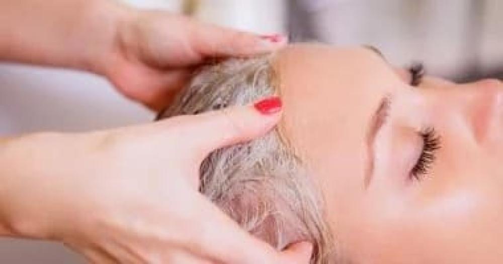 احصلي على فروة رأس نظيفة وصحية مع مقشر فروة الرأس طبيعي من منال بيوتي