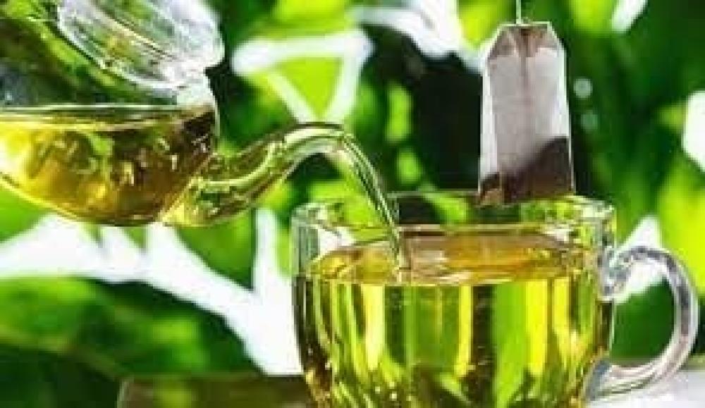 كوني أنيقة بطريقة صحية: فوائد تونر الشاي الأخضر لتحقيق بشرة صافية ومتألقة