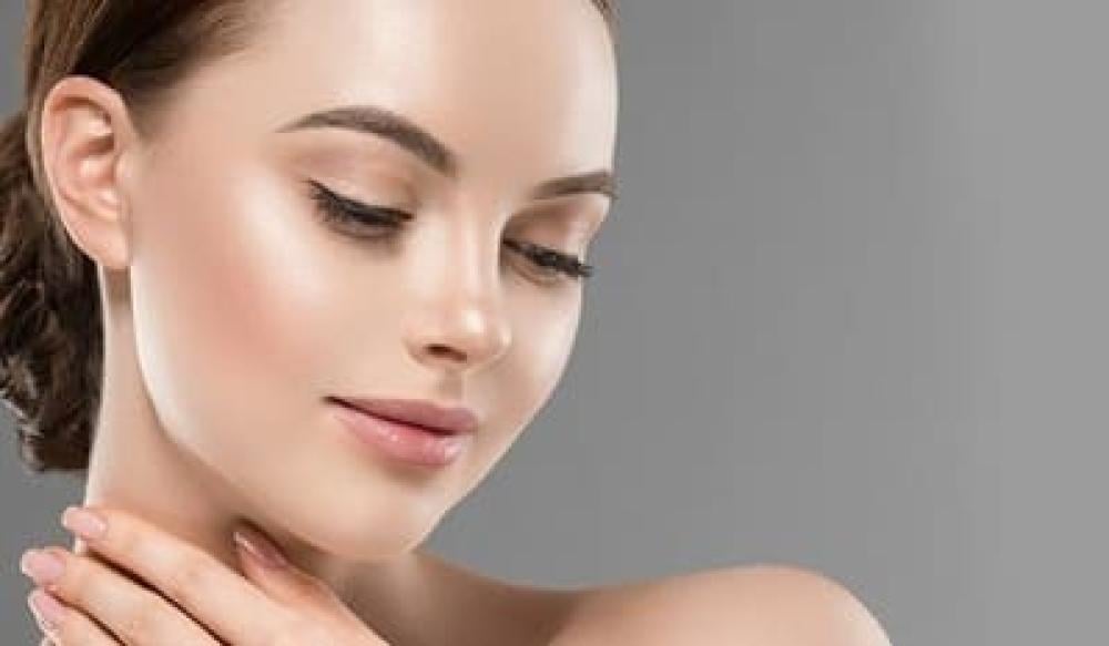 دليل شامل: أفضل الطرق للعناية بالبشرة وتحقيق الإشراق والنضارة