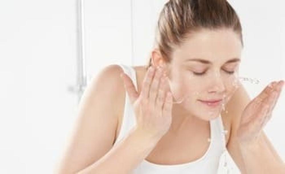 لن ترغبي في تفويته: أفضل غسول للوجه لتحقيق بشرة ناعمة وخالية من العيوب