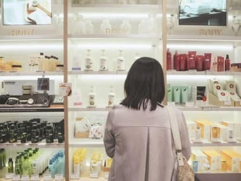 اكتشفي أسرار الجمال: جولة في متجر منتجات الجمال