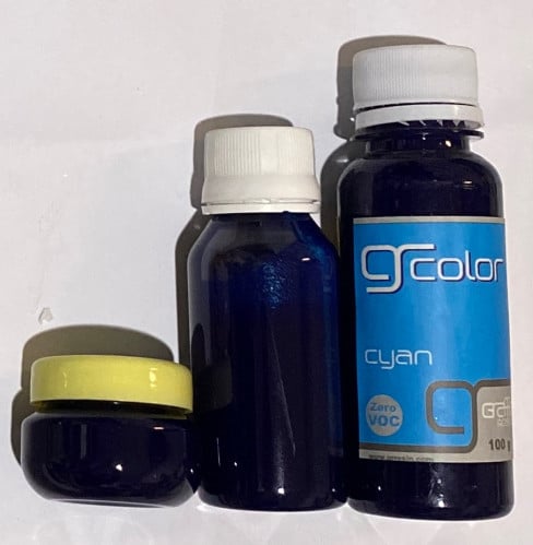 لون غرافيتي أزرق سائل