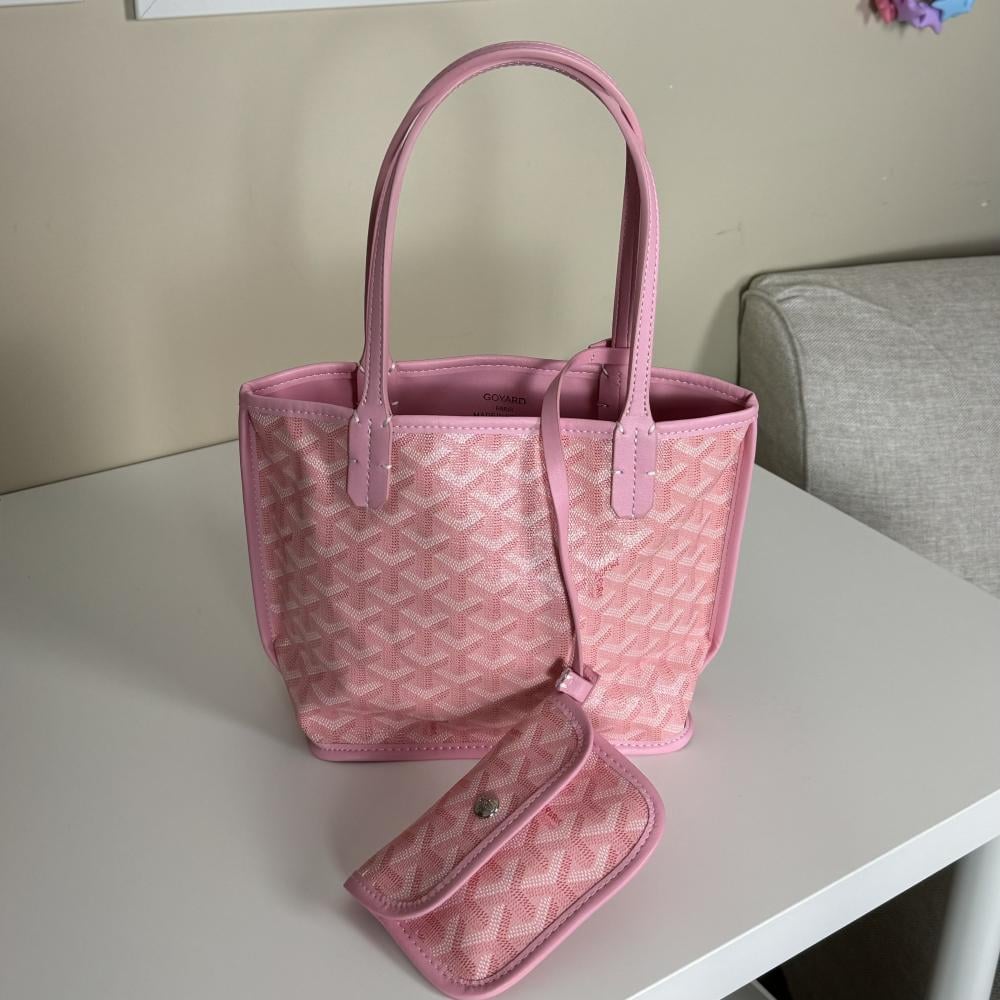 Pink goyard purse hotsell