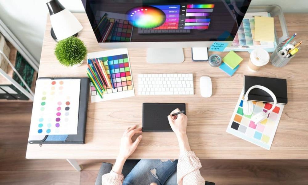 الطباعة والتصميم والقرطاسية — كل ما يحتاجه مشروعك لهوية احترافية وتنظيم مثالي