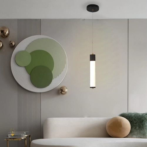 مصابيح متدلية من الزجاج الشفاف بلون اسود