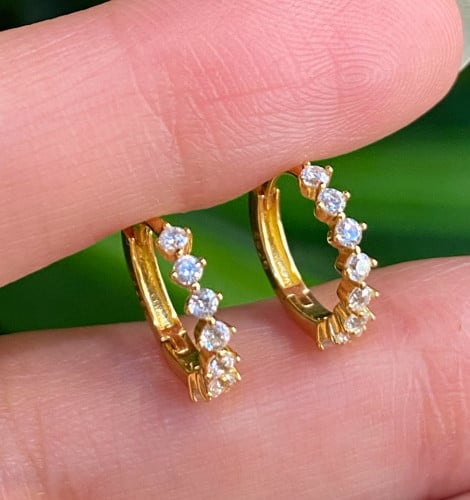 حلق دائرة ذهبي صغير