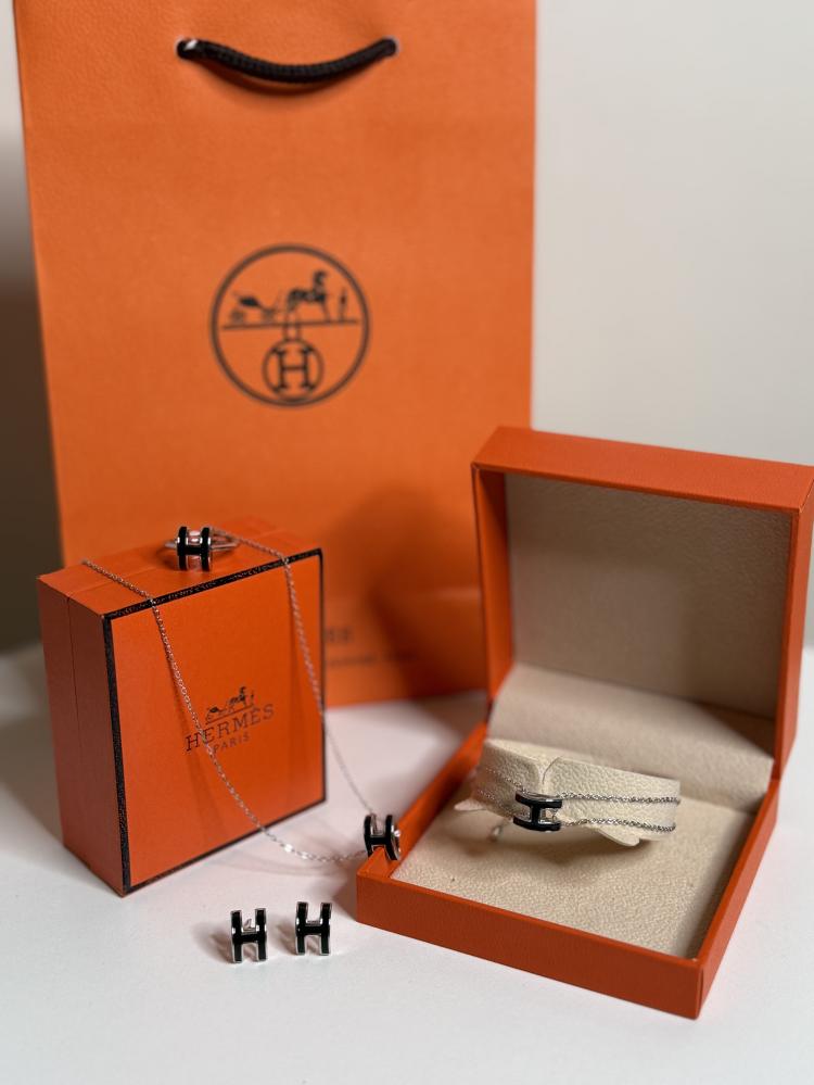 طقم هيرميس أسود فضي 4 قطع طقم هيرميس أسود فضي 4 قطع