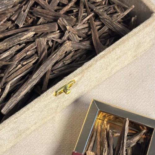 عود هندي طبيعي
