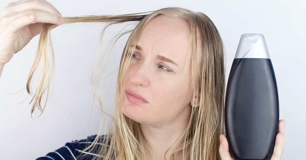 كيف تختار أفضل شامبو للشعر الدهني؟ نصائح ومنتجات موثوقة