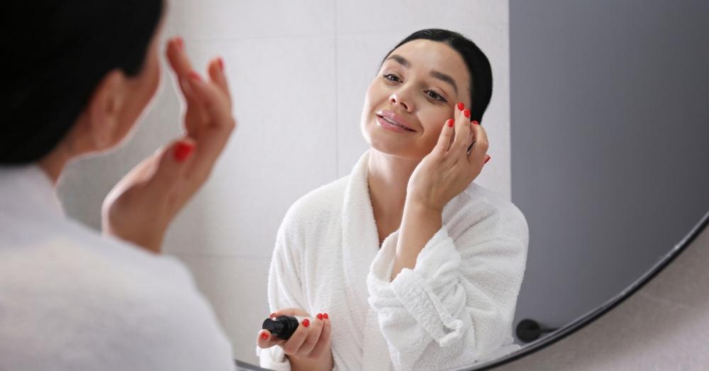 أفضل غسول سيرافي للبشرة المختلطة للحفاظ على توازن وترطيب البشرة يومياً