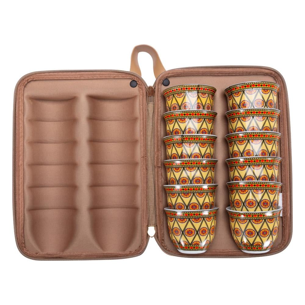 طقم فناجيل قهوة بالنقش النجدي 16.7*24.2*7.9سم- تحمي الفناجين من الصدمات والرطوبة، سهلة الحمل والتنقل، مثالية للاستخدام الخارجي،ضمان 3 سنوات
