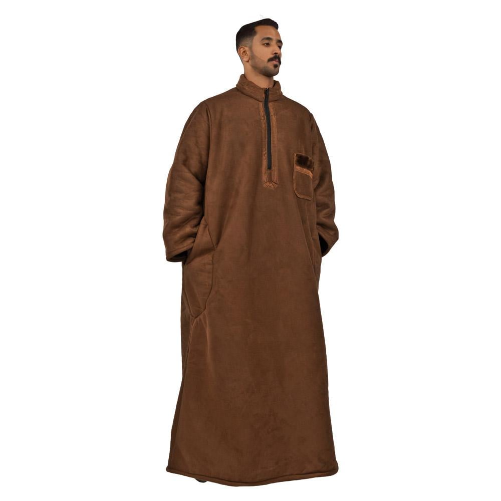 ثوب فرو XXL- يمنح دفء عالي، يوفر راحة وحرية حركة، مناسب للأجواء الباردة في المملكة،ضمان سنتان