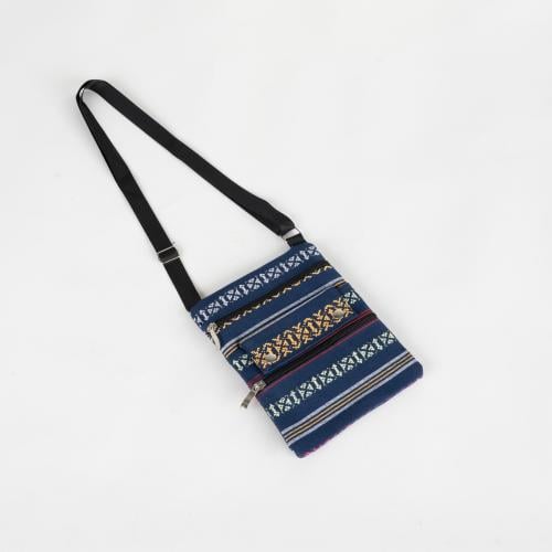 Shoulder bag 17*21cm - enough space for essentials, easy to carry, modern design suitable for everyday looks