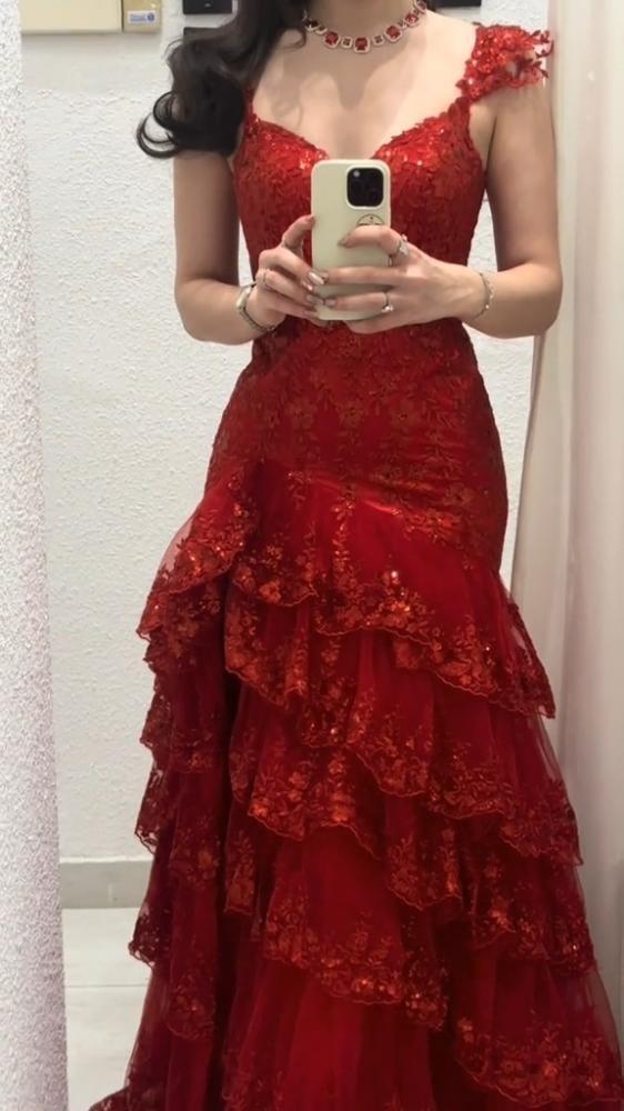 فستان دانتيل احمر
