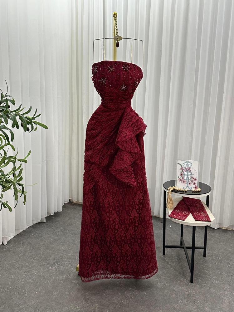 فستان احمر دانتيل