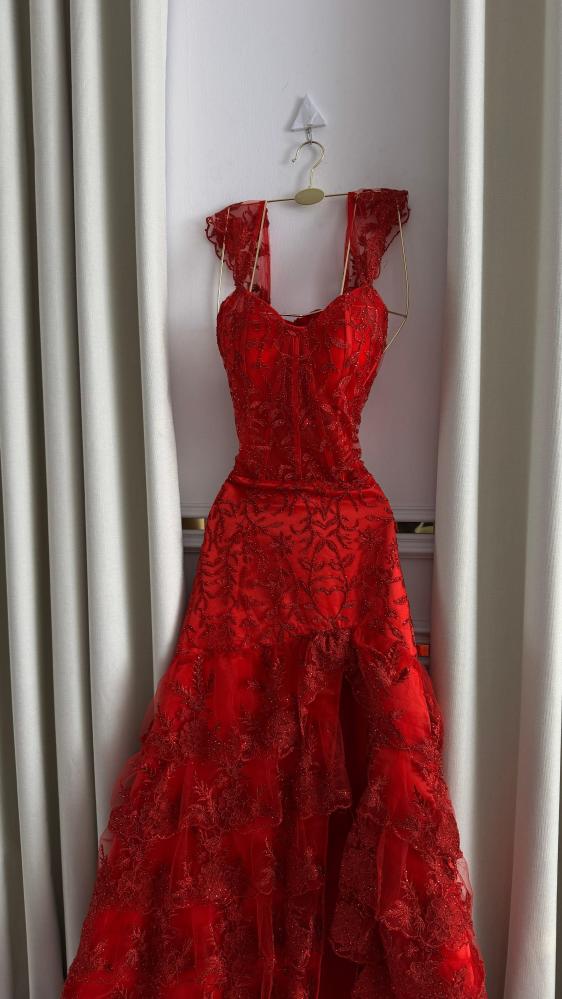 فستان دانتيل احمر
