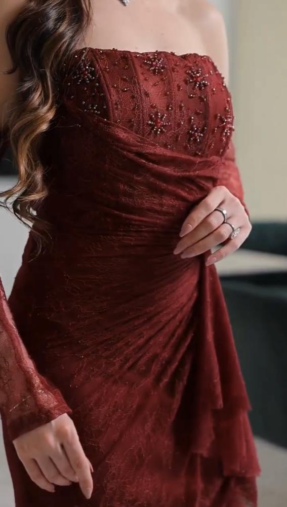 فستان احمر دانتيل