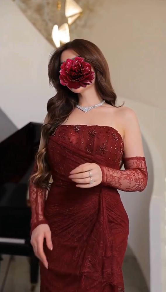 فستان احمر دانتيل