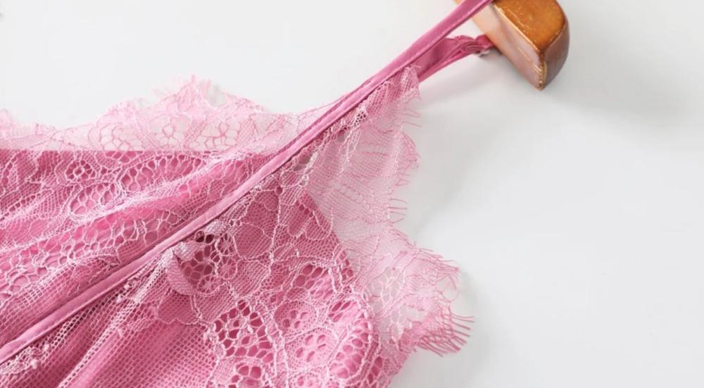 Plus-size-lingerie