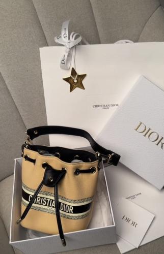 شنطة DIOR اصلي من هدايا البوتيك