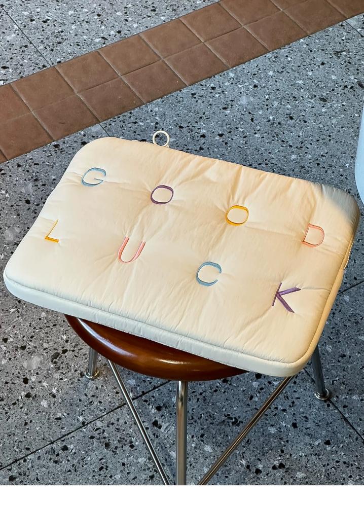 حقيبة باوتش  ارقام الحظ  للاجهزه المحموله  أنيقه وعمليه