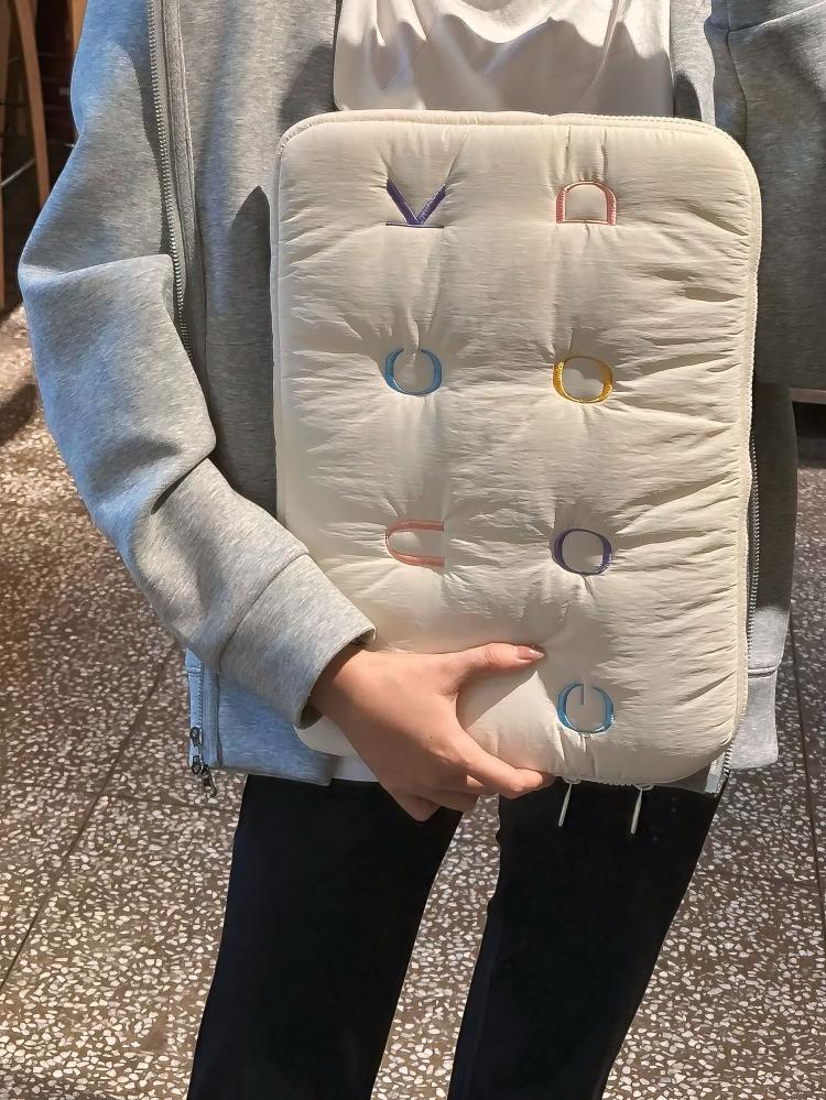 حقيبة باوتش  ارقام الحظ  للاجهزه المحموله  أنيقه وعمليه