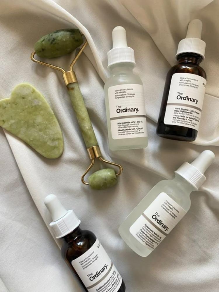 إزالة التصبغات والبقع الداكنة بدون ليزر: دليل شامل للحصول على بشرة صافية ومتوحدة اللون