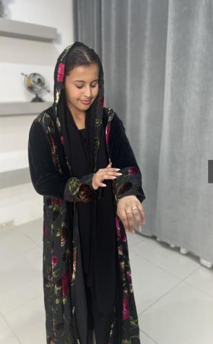 عبايه مخمل