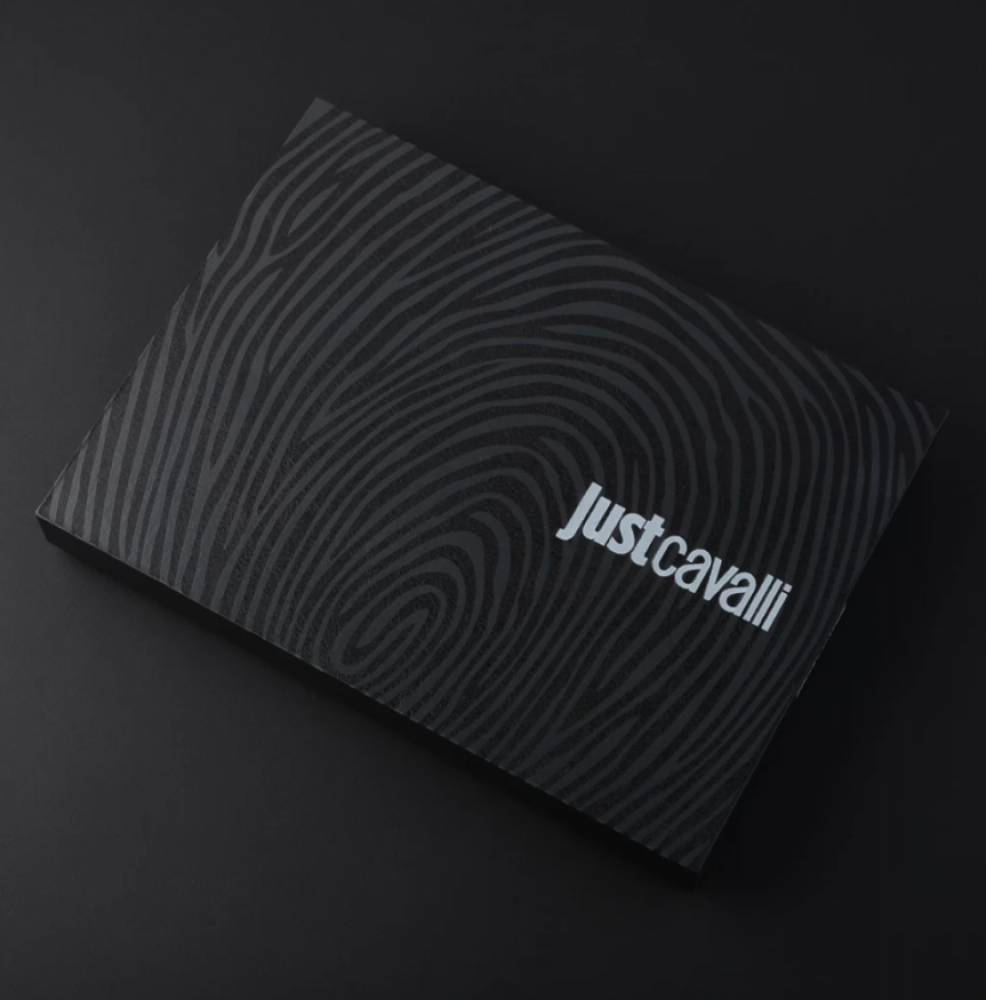 شماغ جست كافالي أبيض بخامة قطنية فاخرة وتصميم متقن