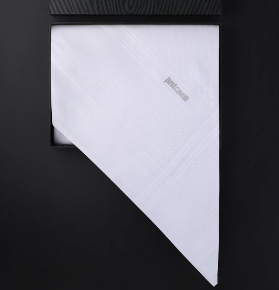 شماغ جست كافالي أبيض بخامة قطنية فاخرة وتصميم متقن