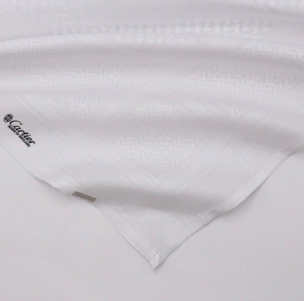 شماغ كارتير ابيض 2024