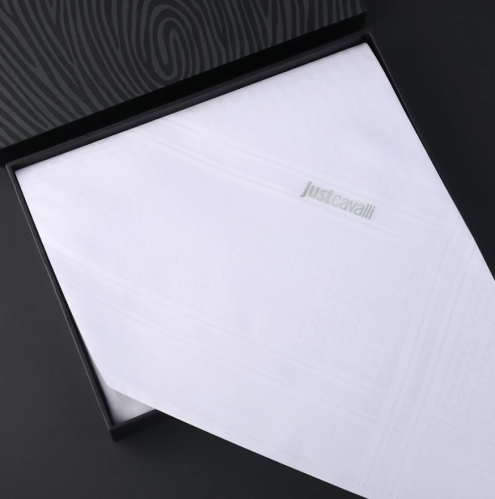 شماغ جست كافالي أبيض بخامة قطنية فاخرة وتصميم متقن