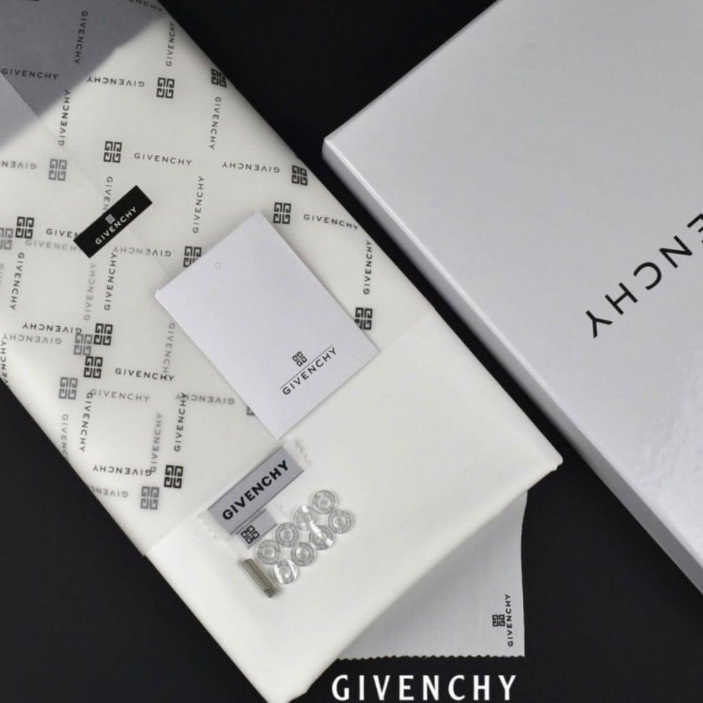 قماش جيفنشي ابيض