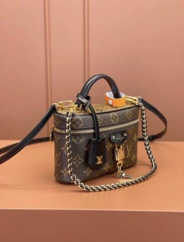 Vanity Chain Pouch