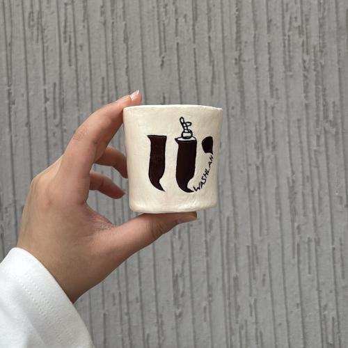 حامل شموع بشعار شخصي