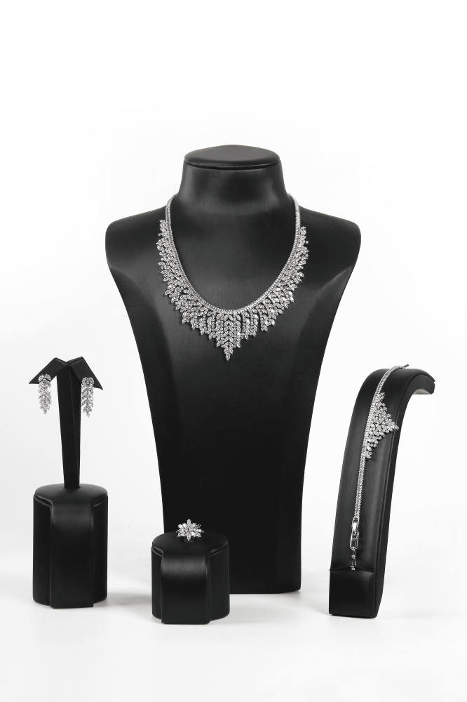 طقم زركون 4 قطع فضي كامل لامع