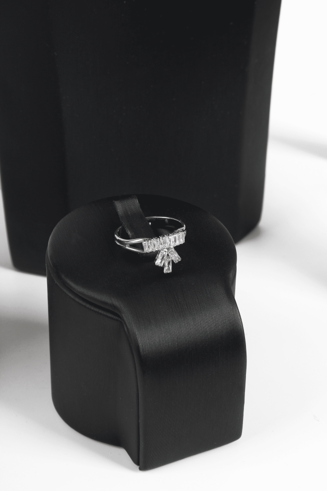 حلق وخاتم زركون بتصميم أنيق