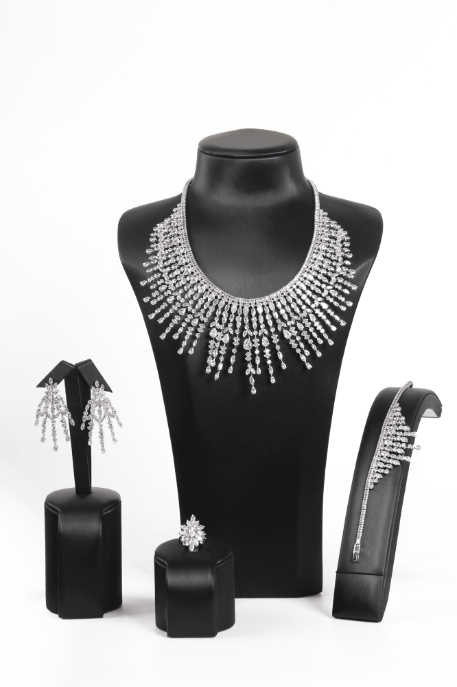 طقم زركون 4 قطع فضي كامل لامع فاخر