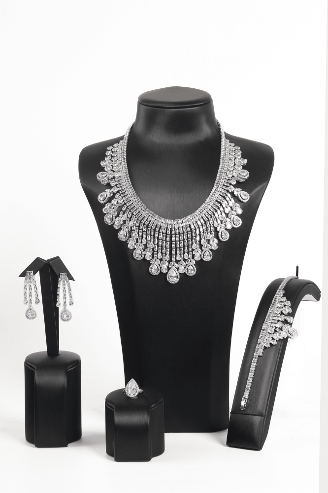 طقم زركون 4 قطع فضي كامل لامع