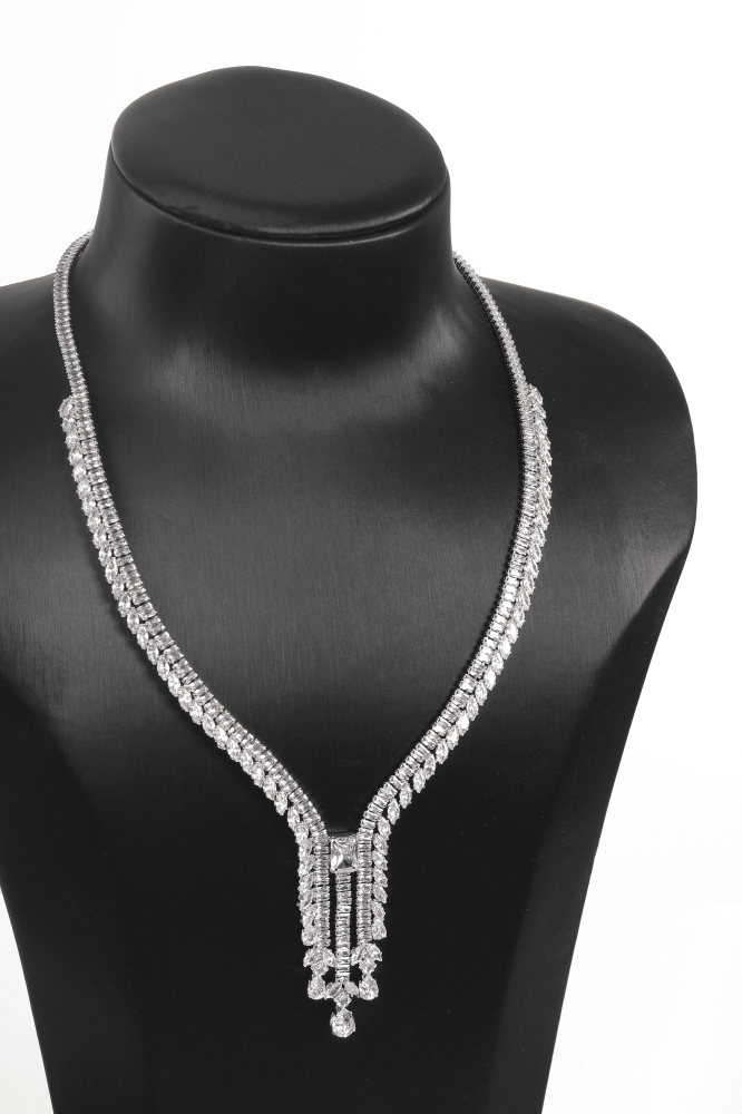 حلق وخاتم زركون بتصميم أنيق