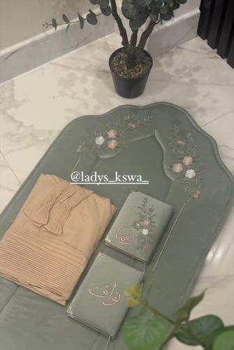 طقم عرسان هرم الورد