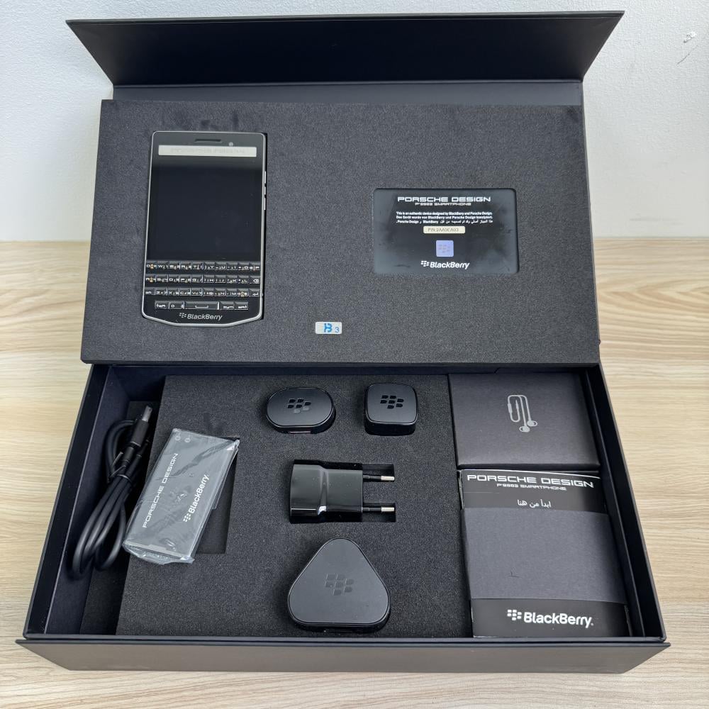 Blackberry Porsche 9983