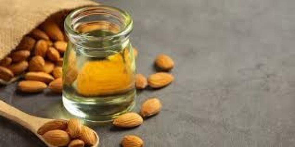 فوائد زيت اللوز الحلو للبشرة