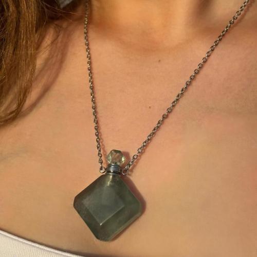 توله عطر fluorite