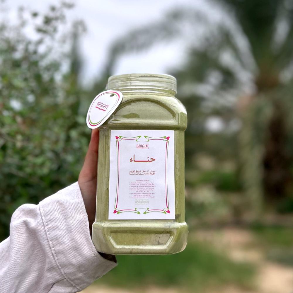 علاج الشعر التالف والمتقصف بالحناء