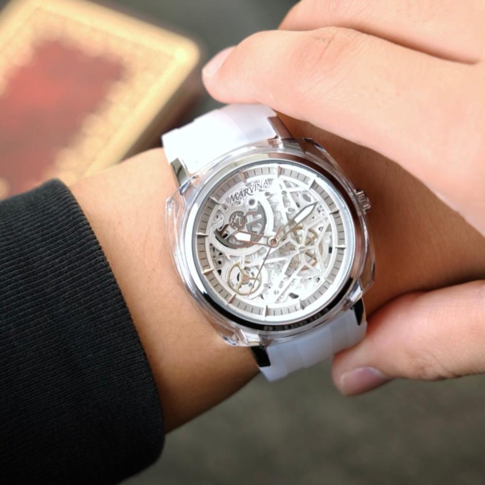 ساعة مارفينا الشفافة