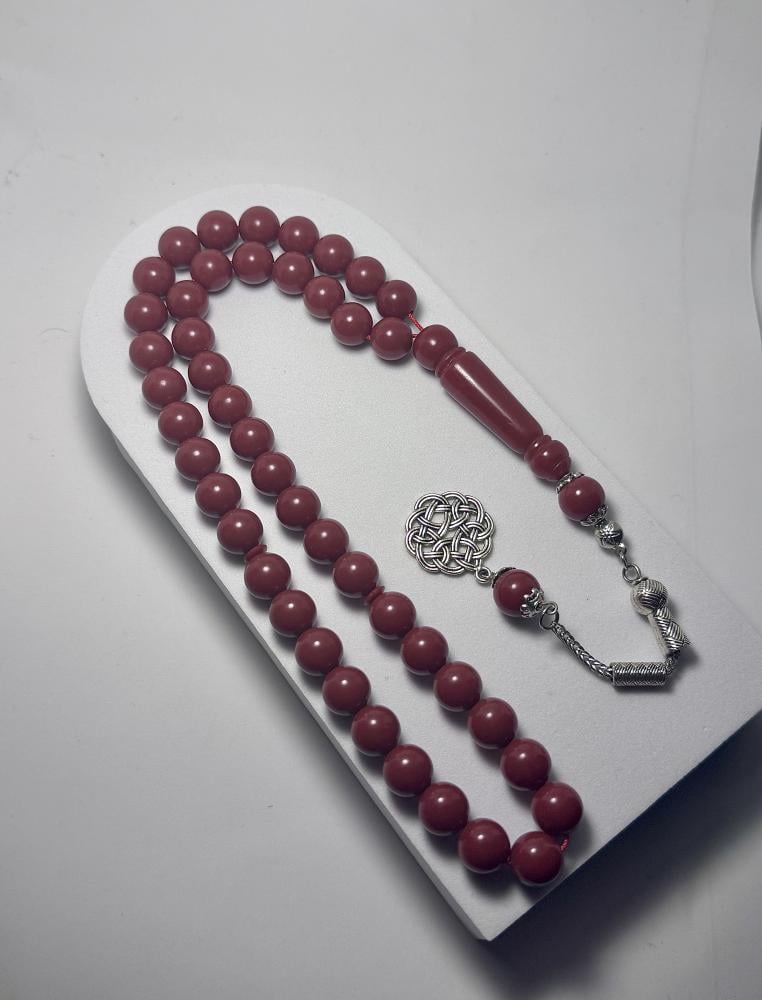 مسباح باللون عنابي -- مع طربزونة